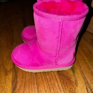 UGG boots. Toddler size 7. Never worn.